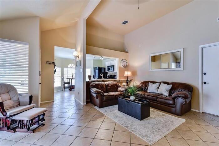 8903 Shattuck Cv - Photo 6 of 24