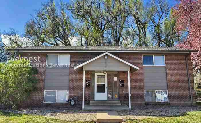 1305 Burton Ct - Photo 2 of 31