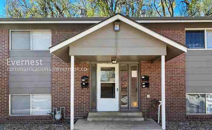 1305 Burton Ct - Photo 3 of 31