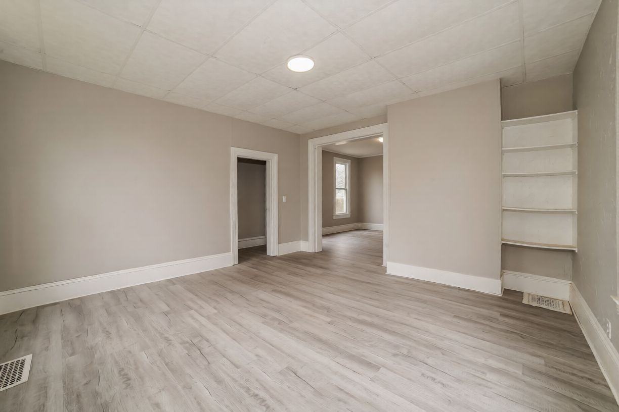 1325 N Broadway St #NA - Photo 2 of 5