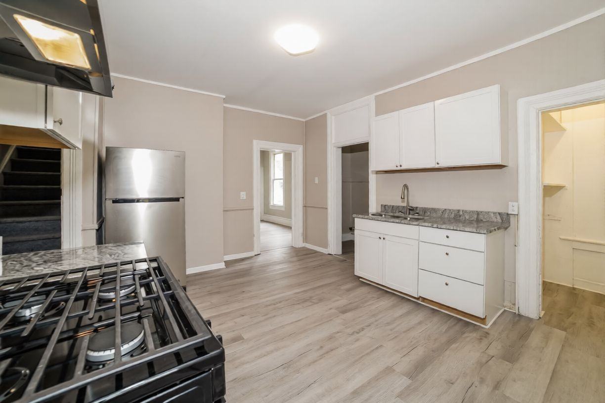 1325 N Broadway St #NA - Photo 4 of 5