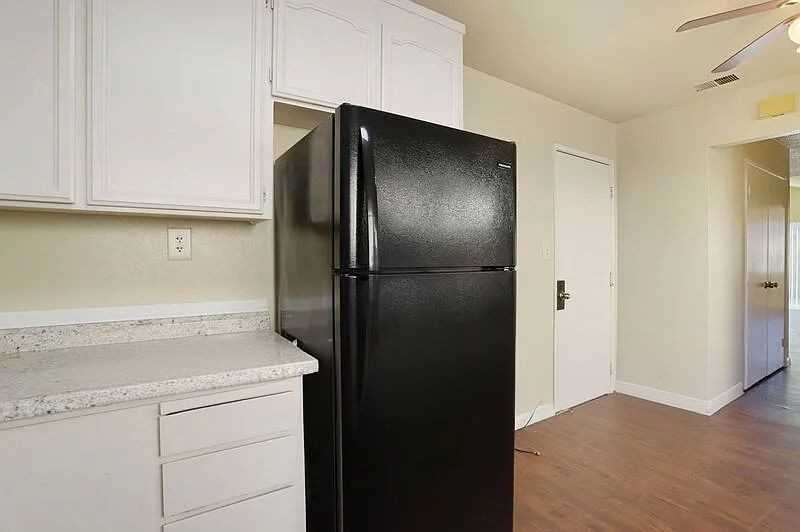 3017 Windsor Dr #NA - Photo 5 of 8