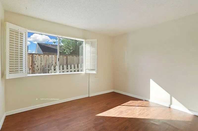 3017 Windsor Dr #NA - Photo 7 of 8