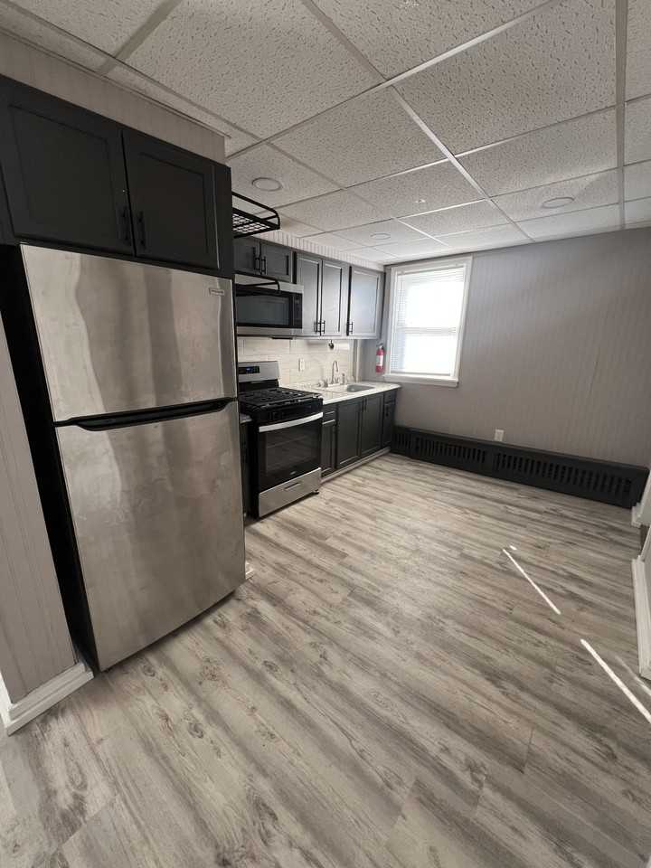 695 Charles St #6 - Photo 4 of 8