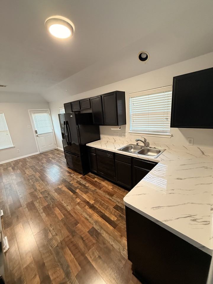 3910 Falvel Cove Dr #NA - Photo 6 of 21