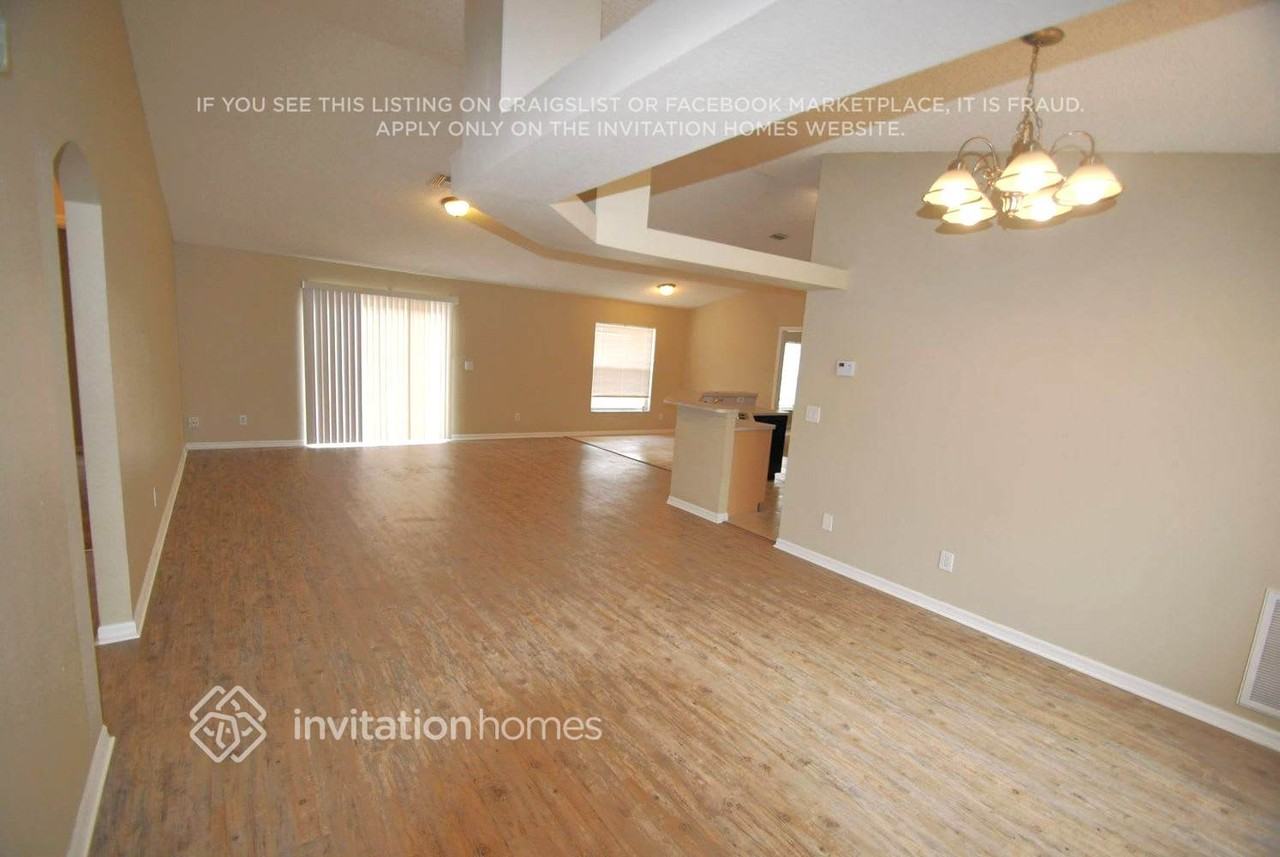 718 Starland St Se - Photo 2 of 11