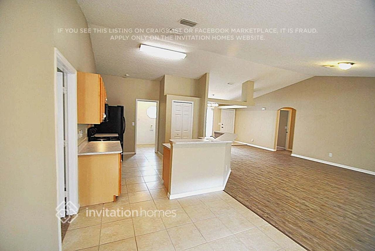 718 Starland St Se - Photo 3 of 11