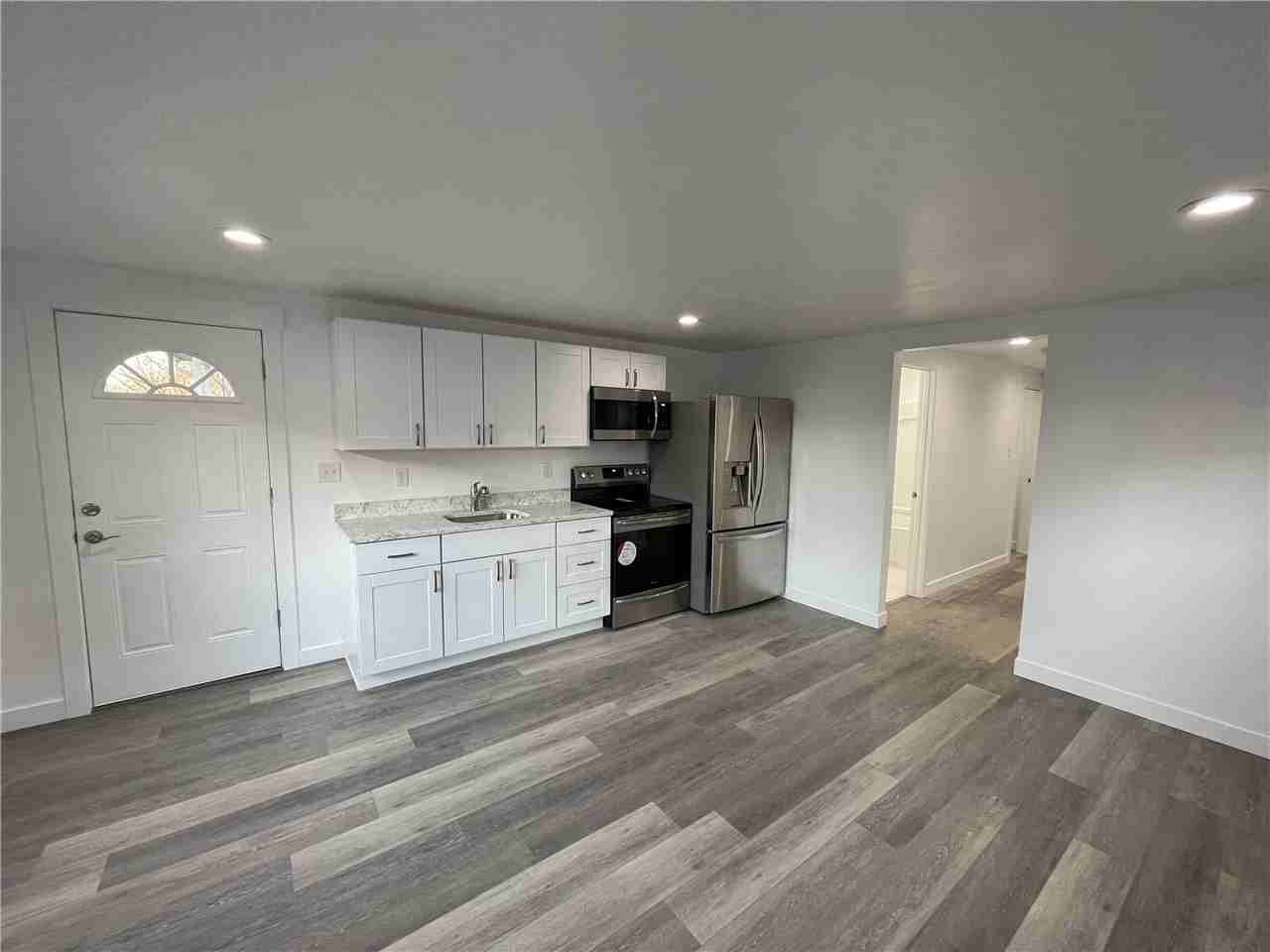 6915 S Brookhill Dr - Photo 3 of 10