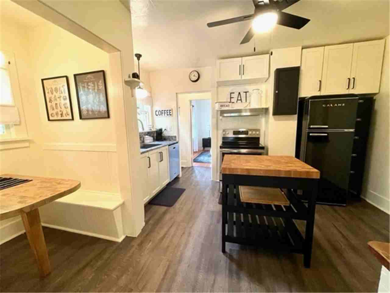 437 Nw 6th St - Photo 3 of 17