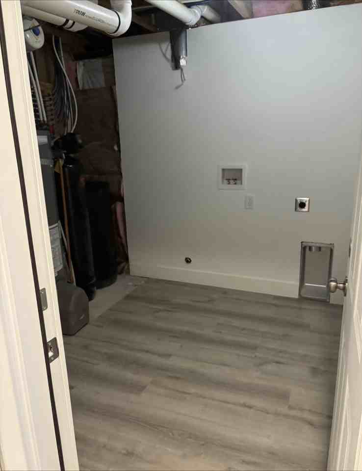 7169 W Hawker Ln - Photo 4 of 10