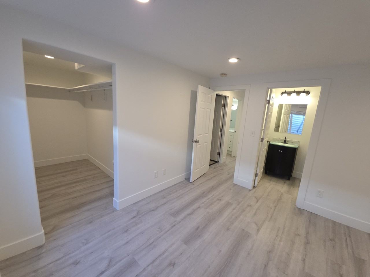 7169 W Hawker Ln - Photo 6 of 10