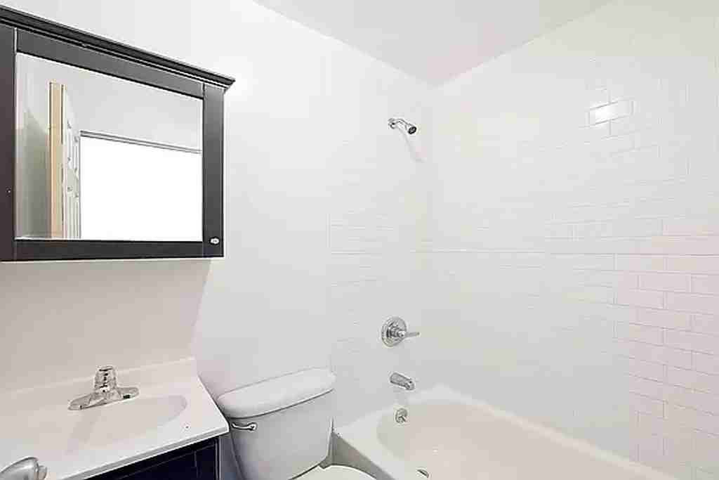 Essex St #7 - Photo 4 of 12