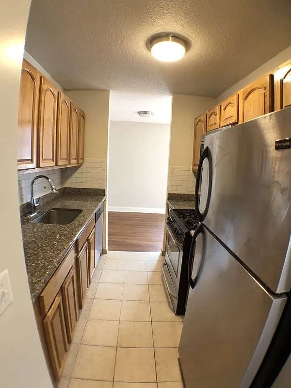 E 104th St #519 - Photo 4 of 17