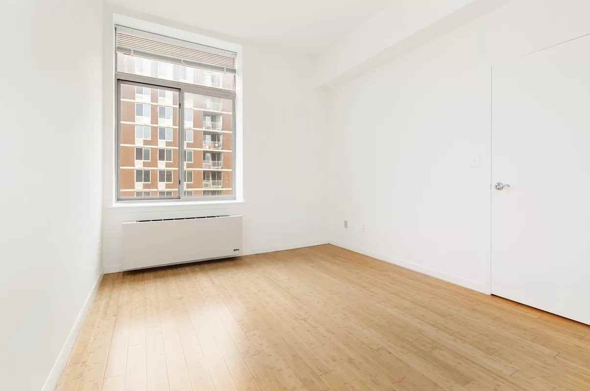 E 104th St #103 - Photo 5 of 8