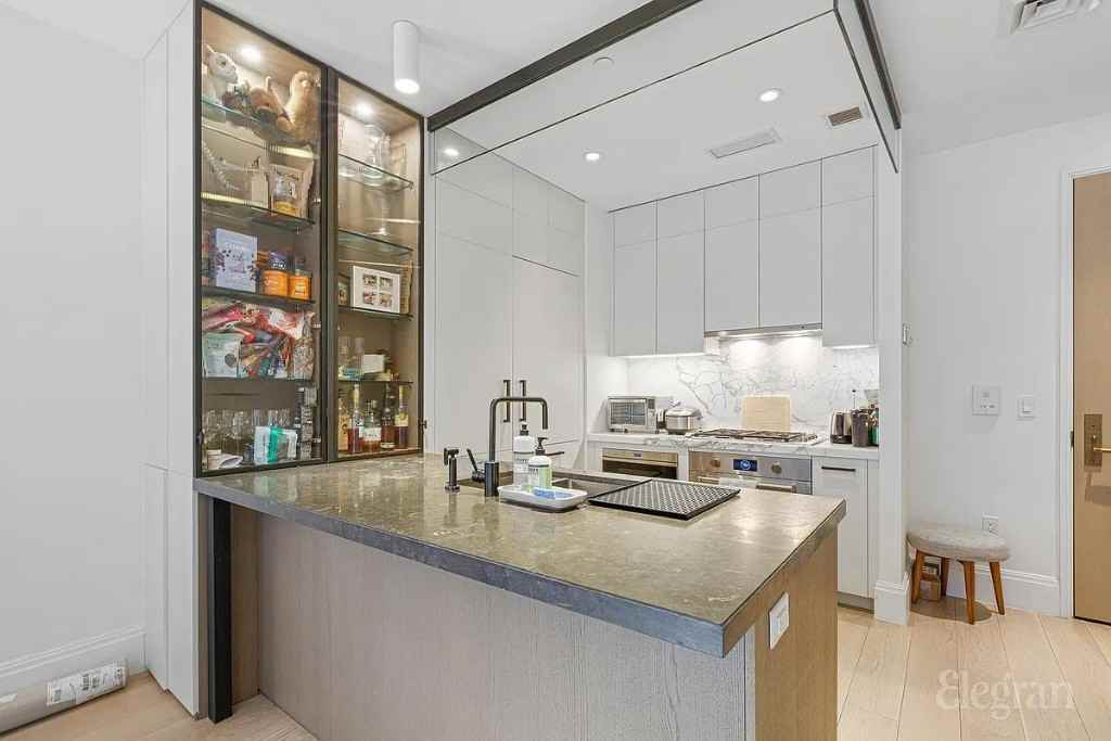 E 12th St #9G - Photo 2 of 8