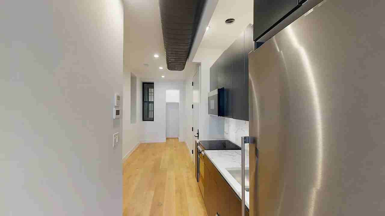 E 3rd St #5G - Photo 5 of 8