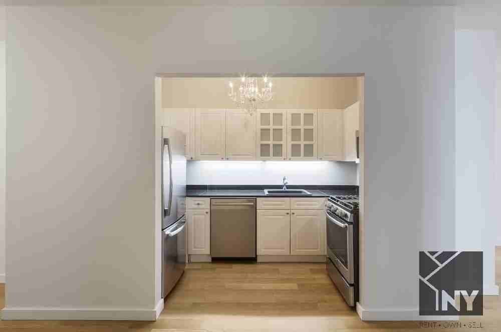 Rector Pl #23W - Photo 2 of 15