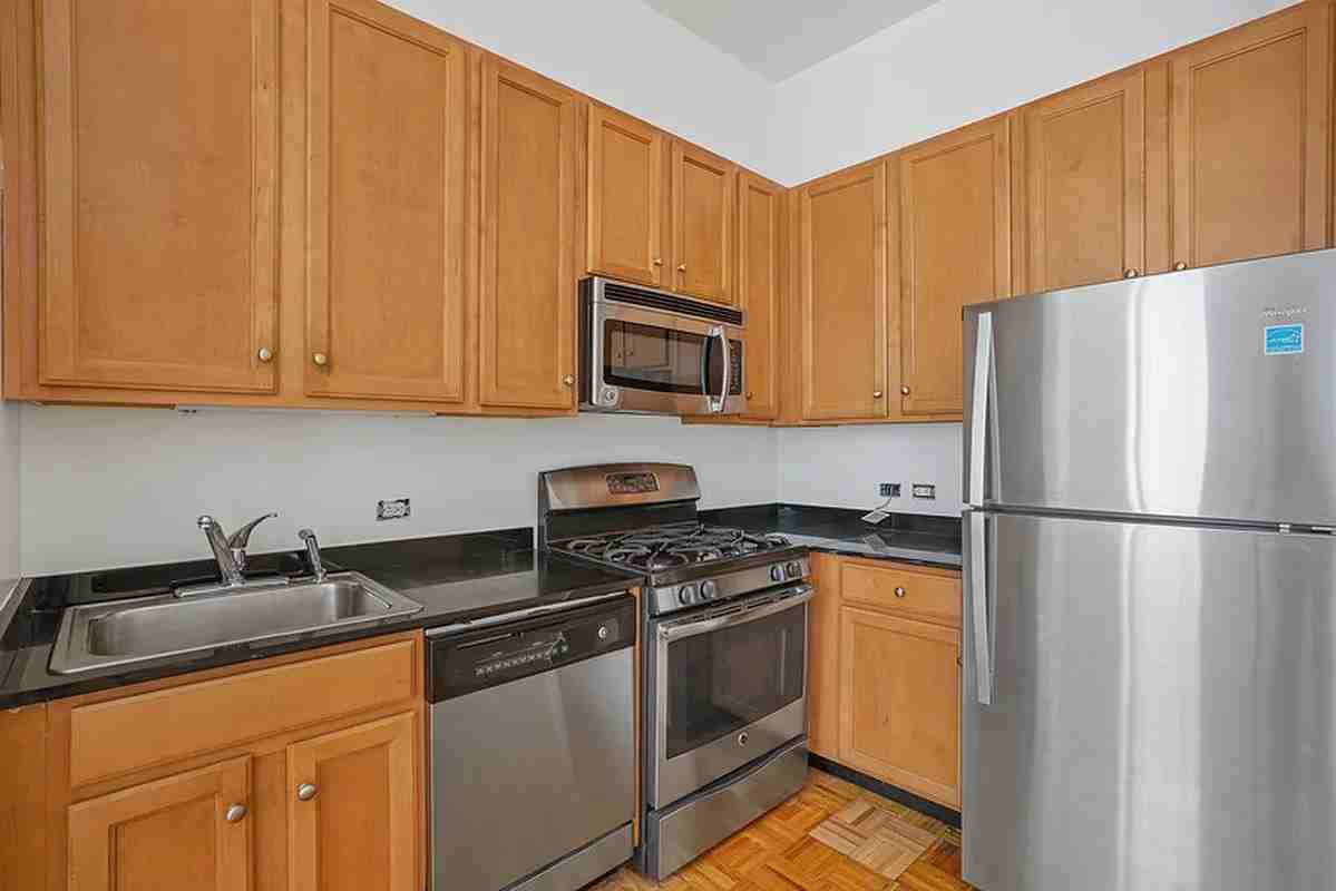 John St #10F - Photo 5 of 10