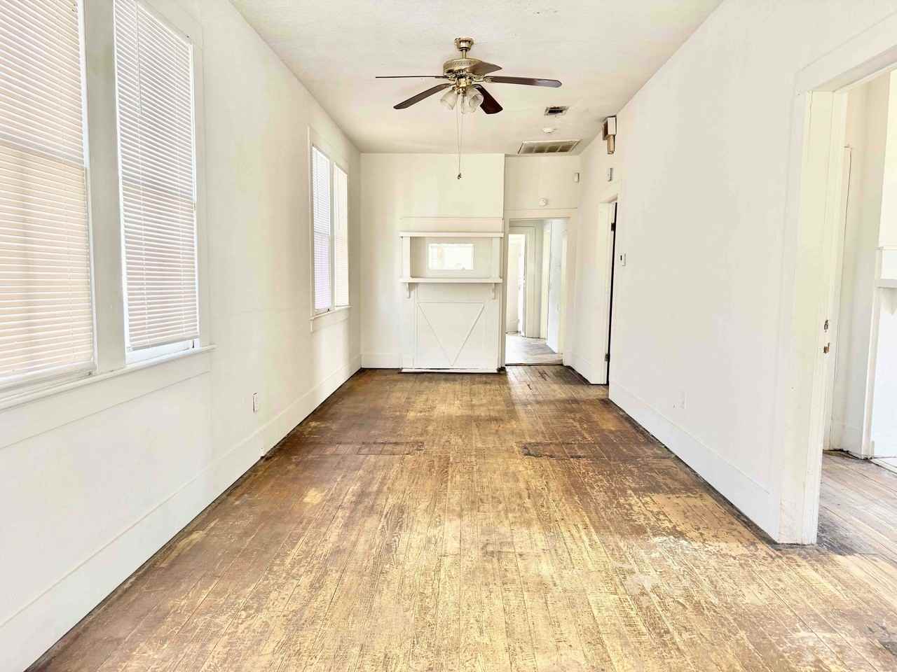 303 S 21st St #1 - Photo 3 of 10