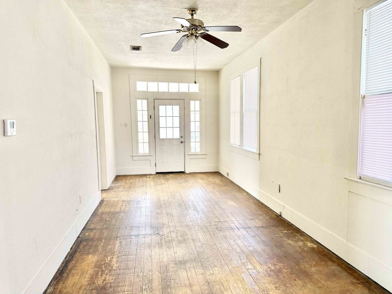 303 S 21st St #1 - Photo 4 of 10