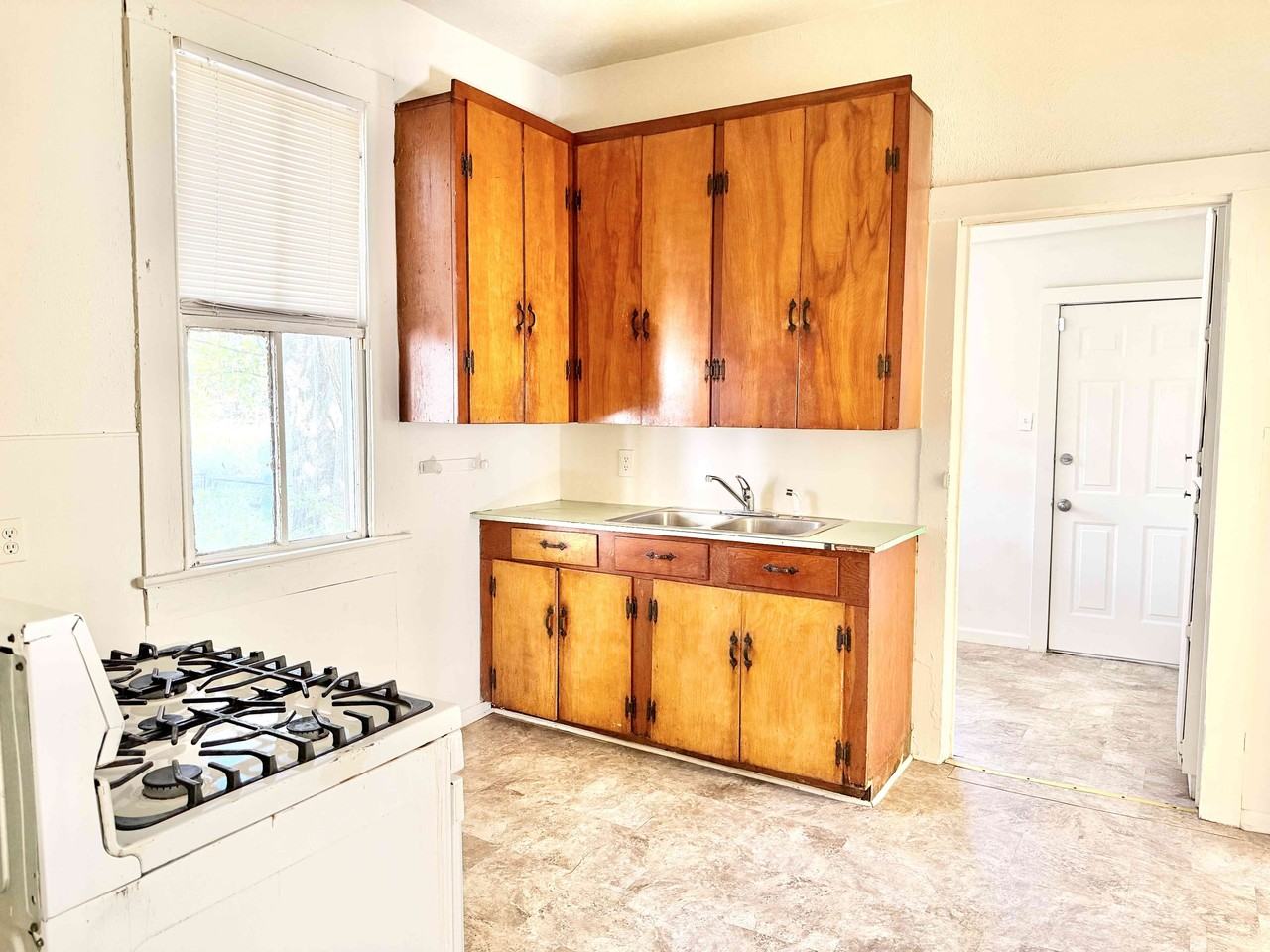 303 S 21st St #1 - Photo 5 of 10