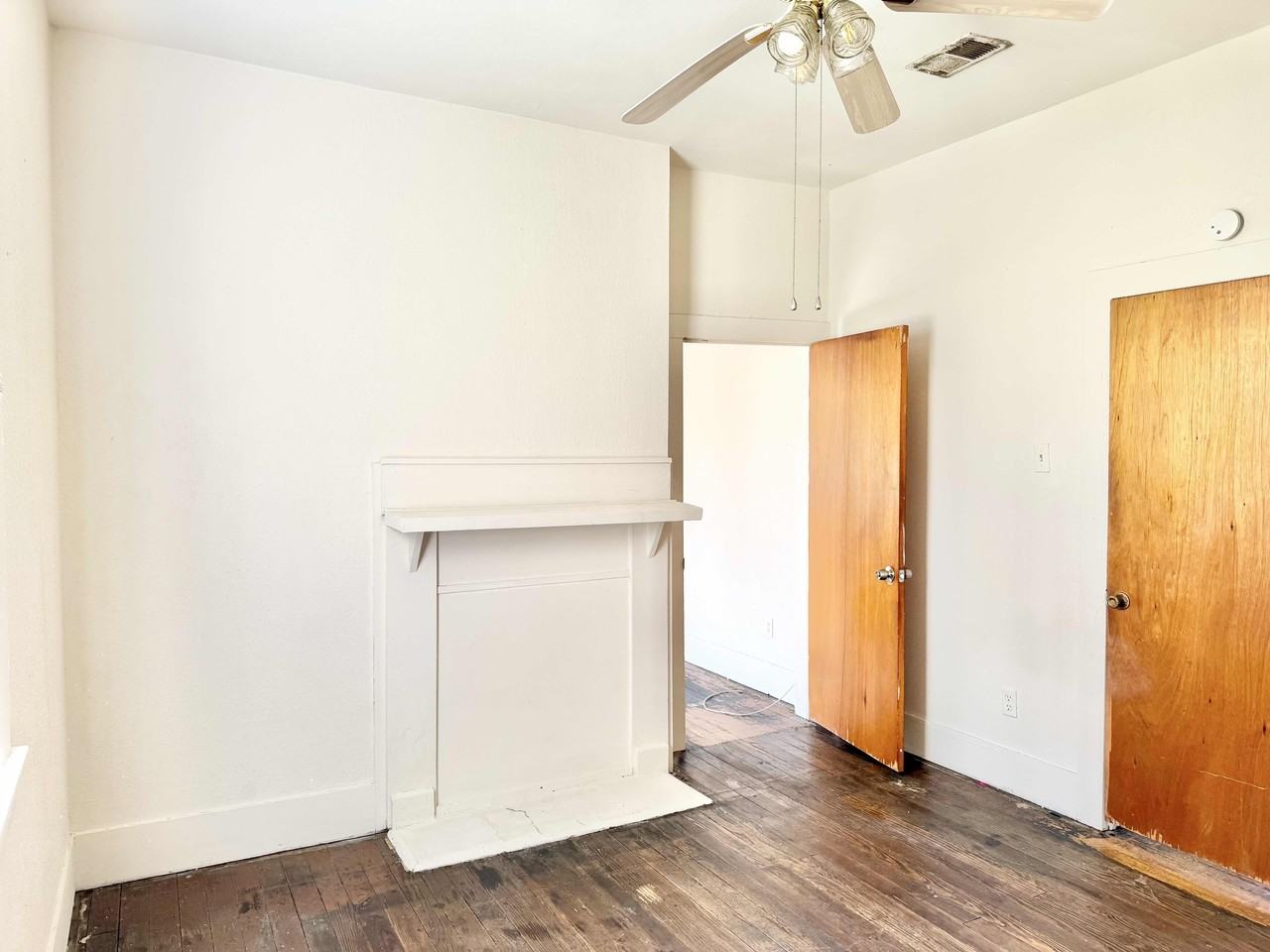 303 S 21st St #1 - Photo 7 of 10