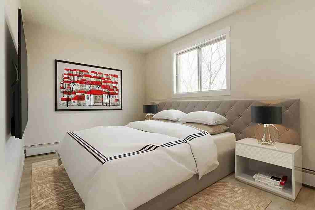 Hyland Manor - Photo 3 of 13