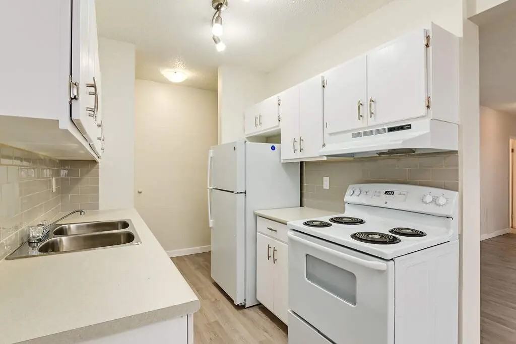 Hyland Manor - Photo 5 of 13