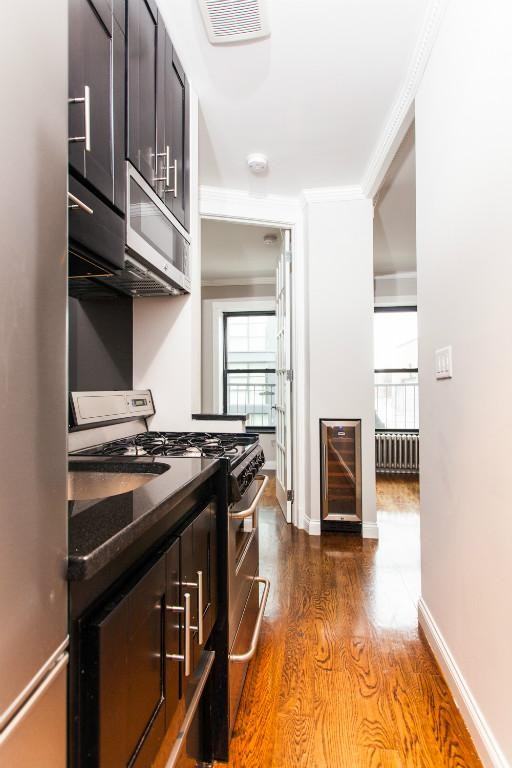 232 Elizabeth St #4D - Photo 2 of 7