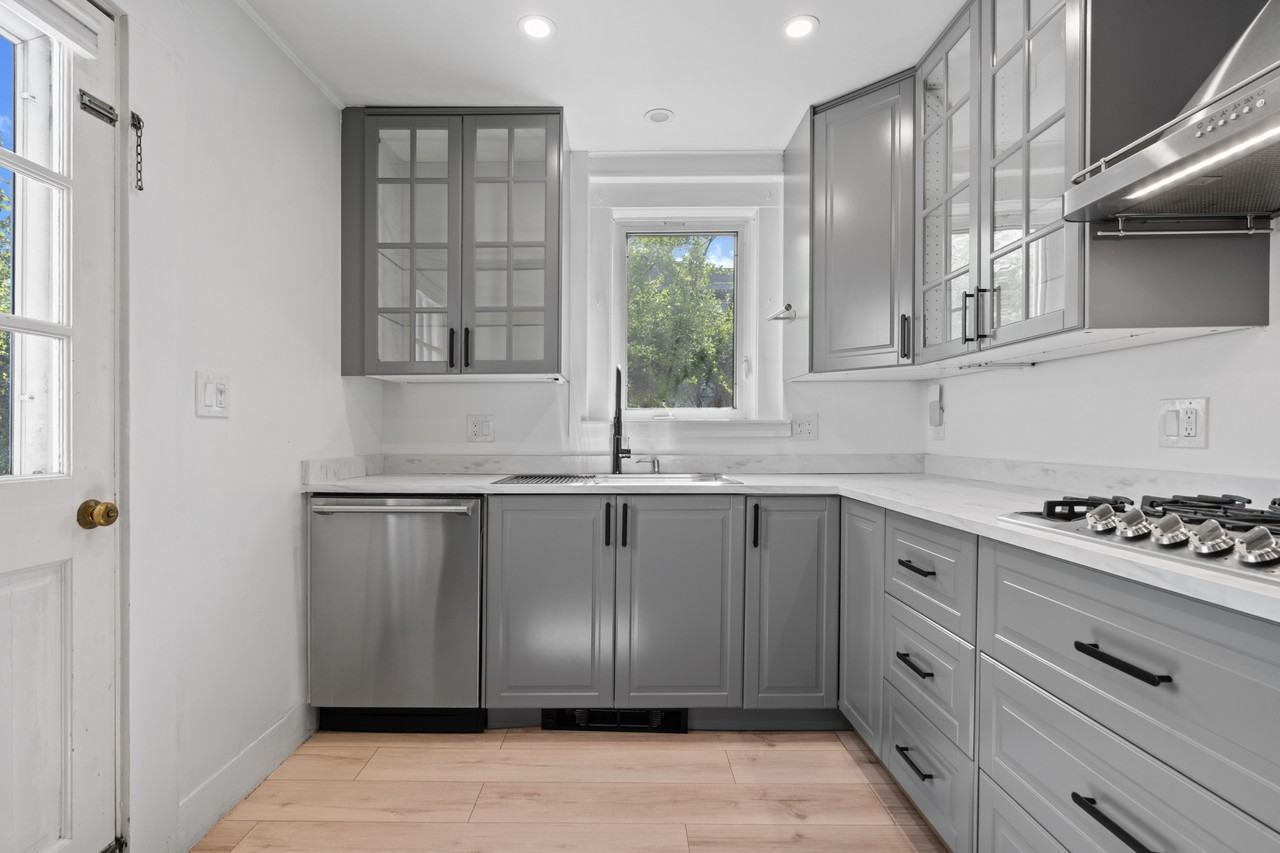 12 Lowell Pl #1 - Photo 5 of 20