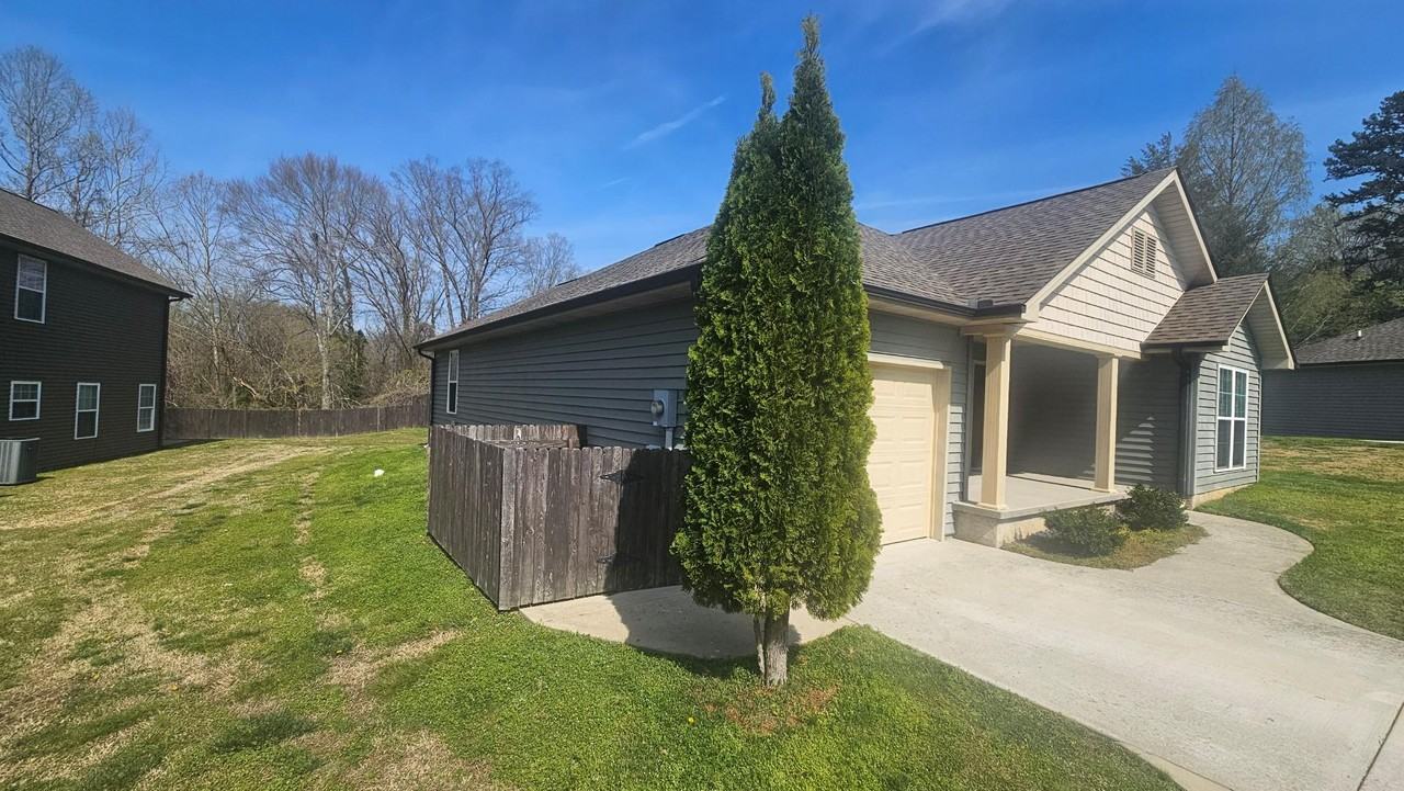 6410 George Walter Way - Photo 3 of 20