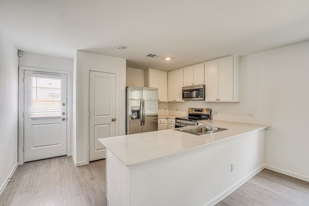 15231 Abella Dr - Photo 7 of 16