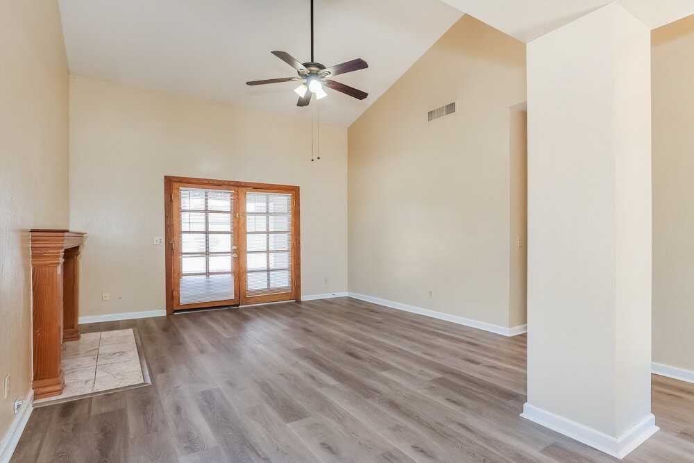 6232 W Laredo St - Photo 3 of 16