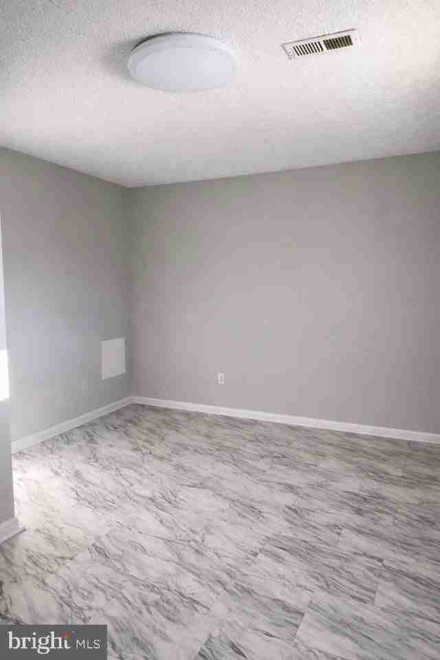 5501 Woodlawn Manor Court - Photo 2 of 10