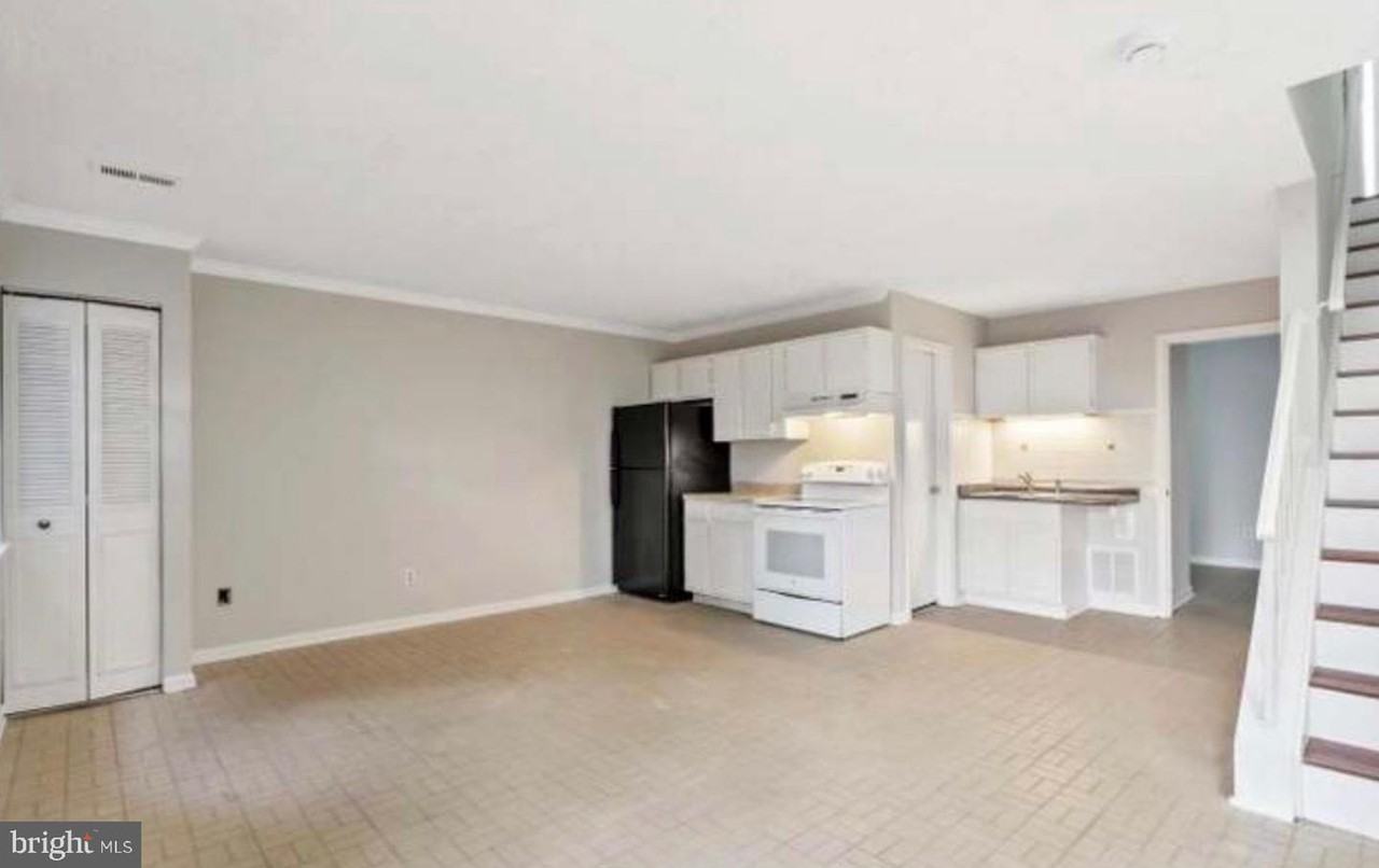 5501 Woodlawn Manor Court - Photo 3 of 10