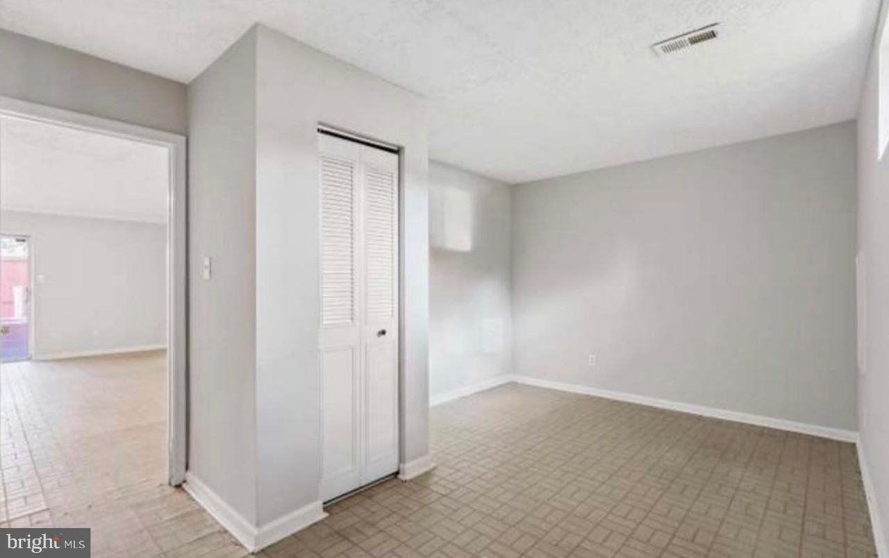 5501 Woodlawn Manor Court - Photo 4 of 10