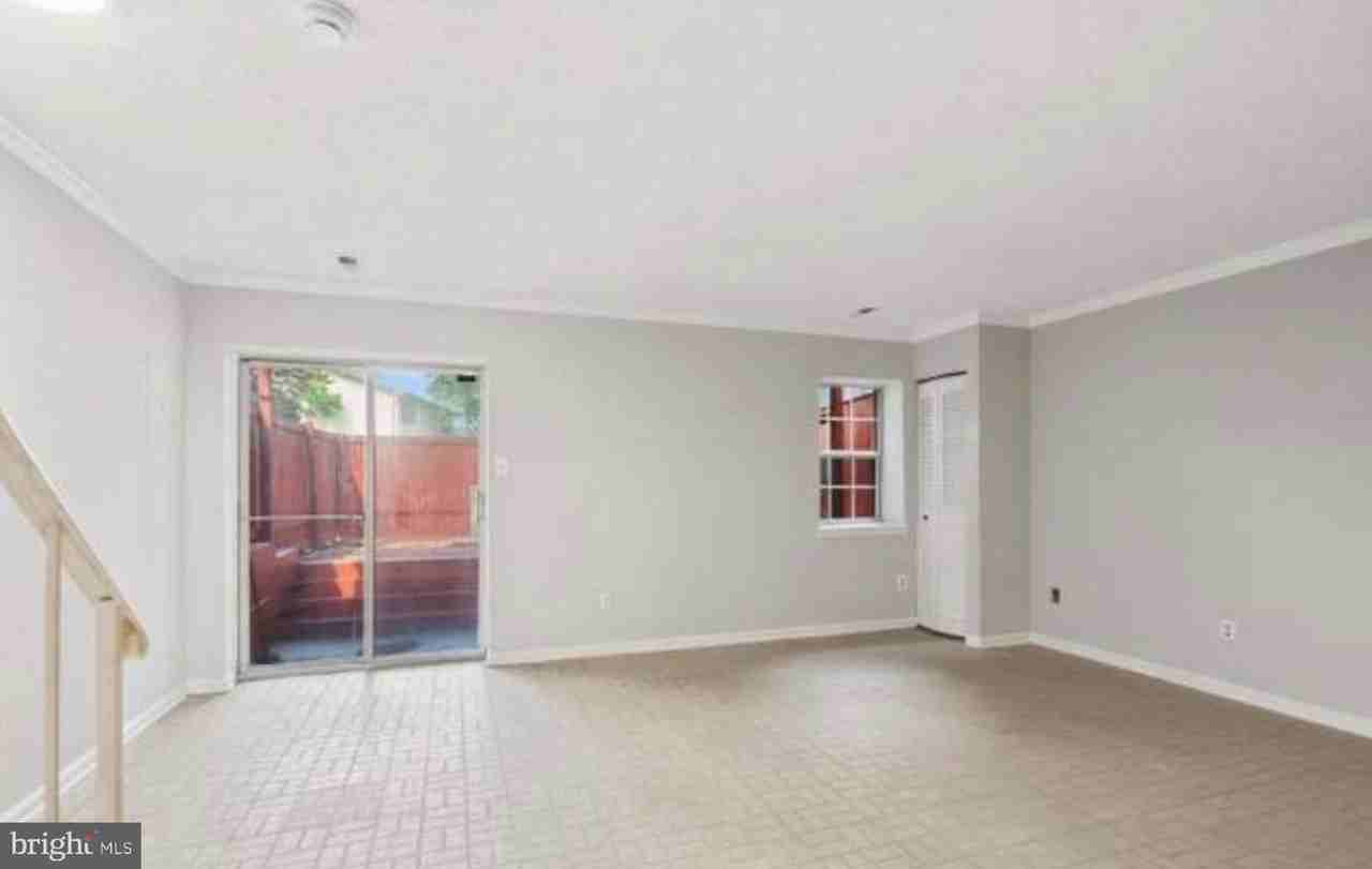 5501 Woodlawn Manor Court - Photo 5 of 10