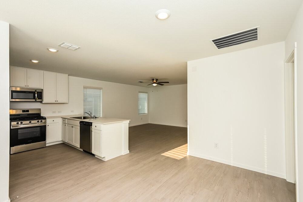 2217 La Vista Ln - Photo 5 of 16