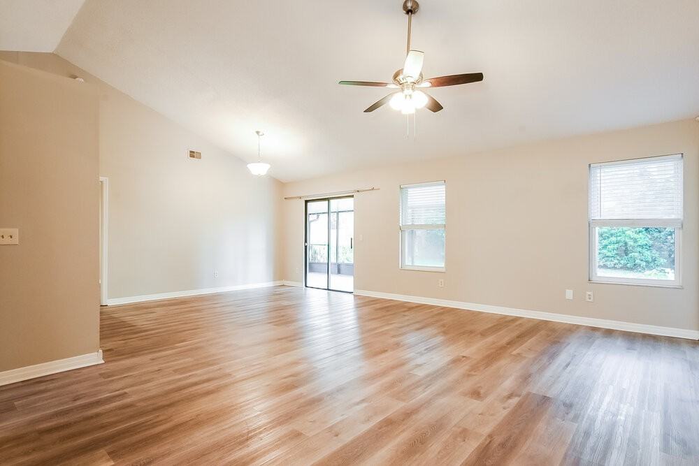 963 Southridge Trl - Photo 3 of 16