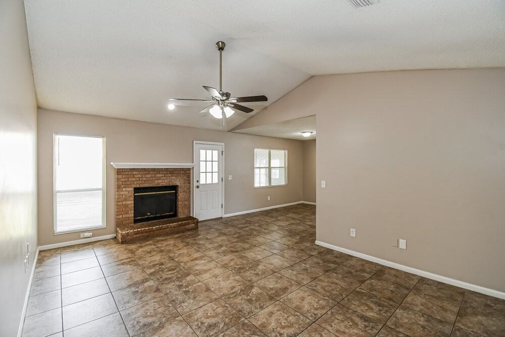 8244 Sawmill Creek Dr - Photo 3 of 16