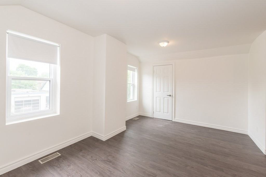 Erb St. W & Roslin Ave. S #A - Photo 7 of 23