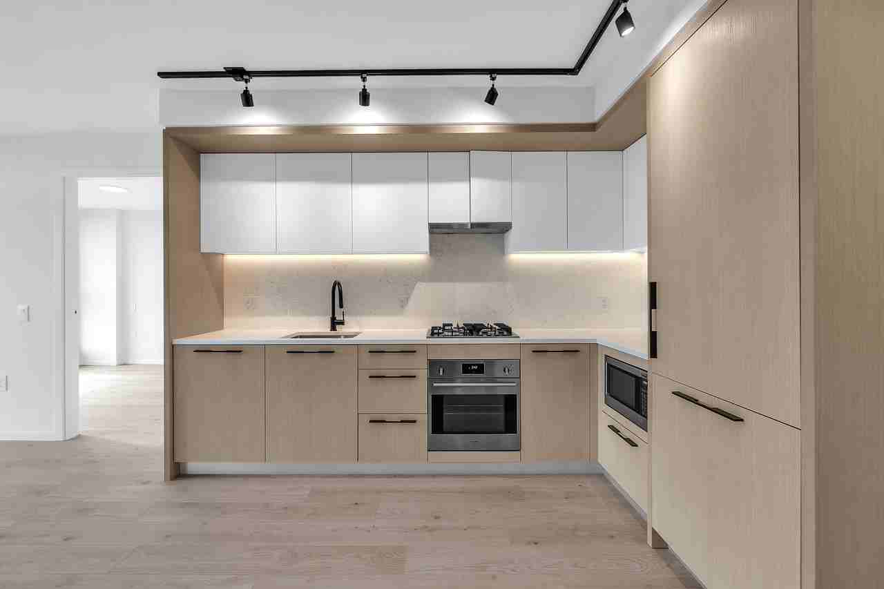 2729 Kingsway #702 - Photo 2 of 38