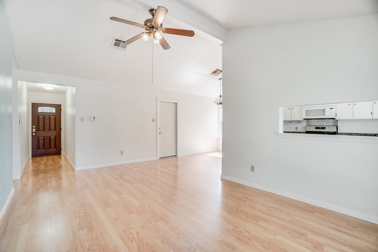 10422 Firethorn Ln - Photo 3 of 11