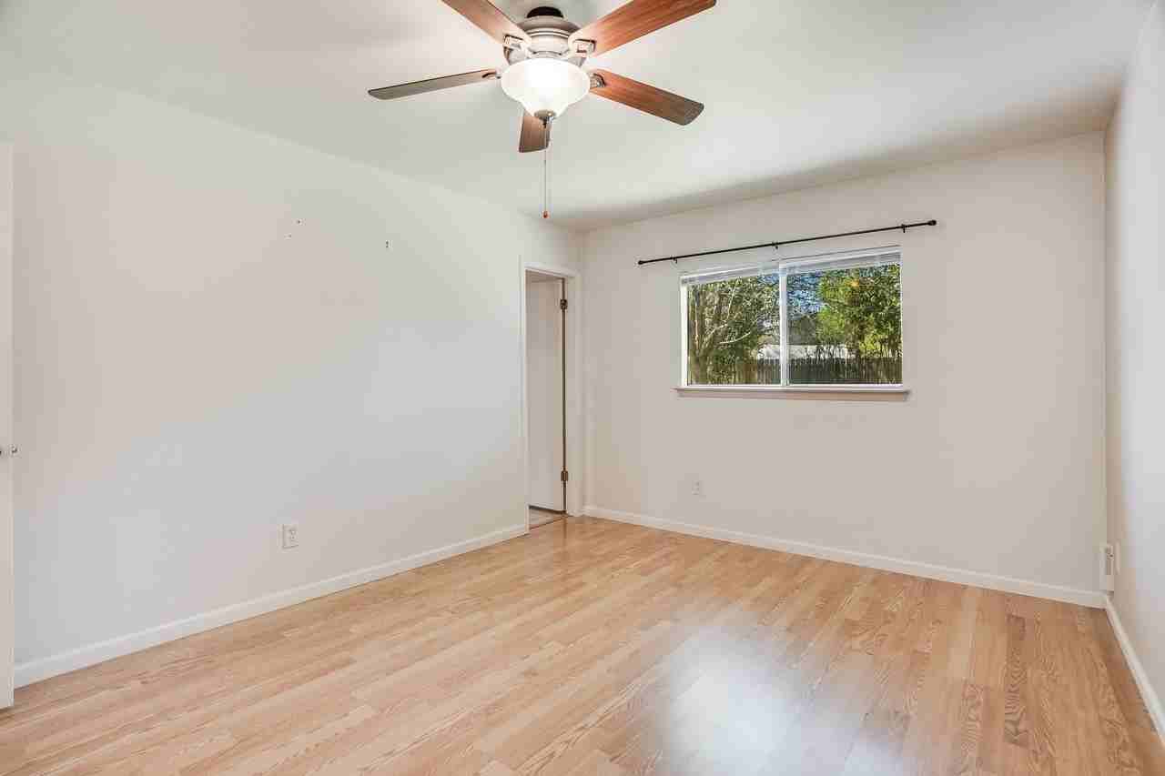 10422 Firethorn Ln - Photo 7 of 11