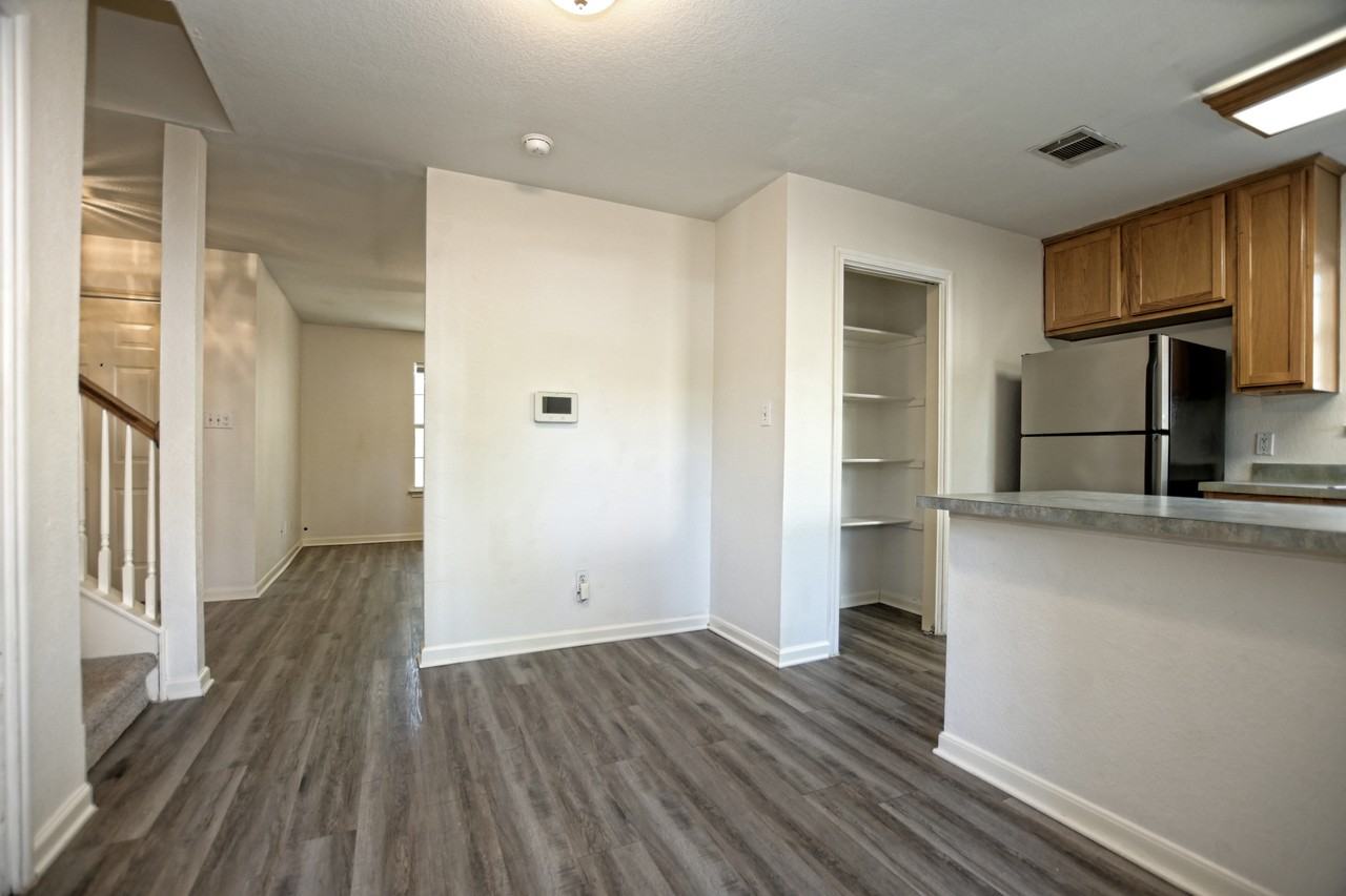 101 S Mockingbird Cir - Photo 3 of 7