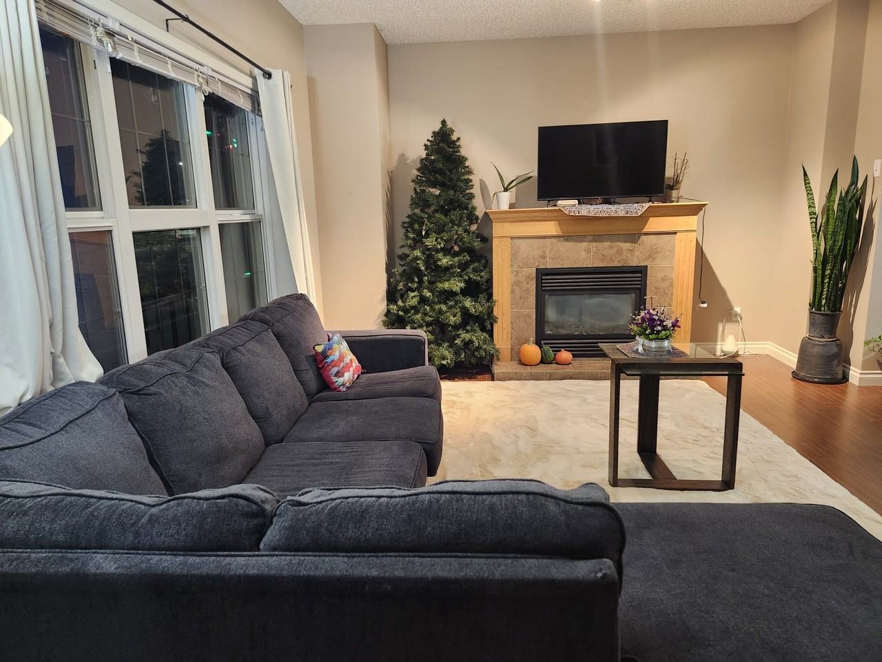 1526 Concordia Avenue East - Photo 3 of 10