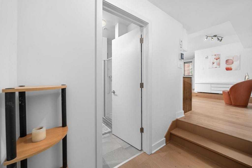 2100 Boulevard Saint-Laurent #207 - Photo 4 of 10