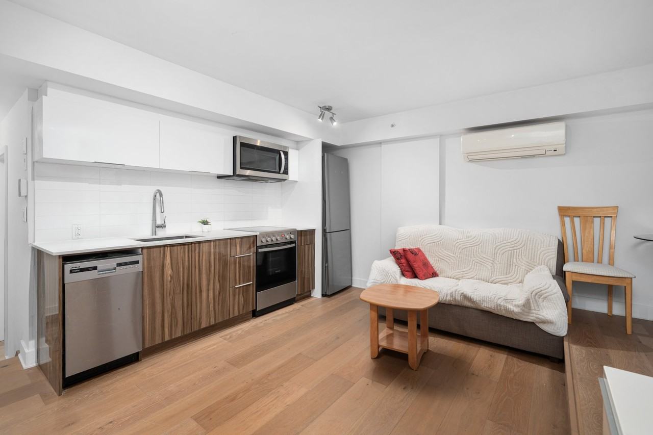 2100 Boulevard Saint-Laurent #207 - Photo 2 of 10