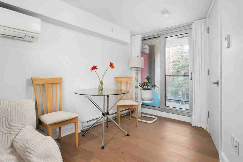 2100 Boulevard Saint-Laurent #207 - Photo 6 of 10