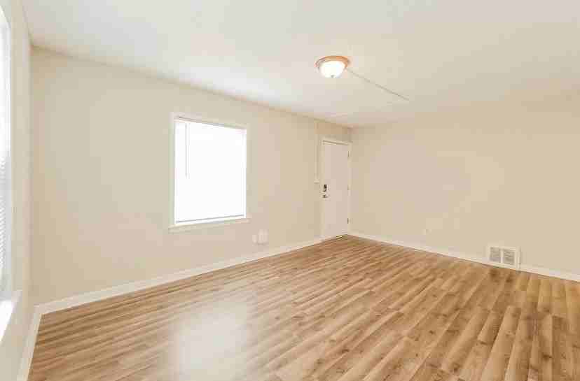 4412 Kensington Avenue - Photo 3 of 8